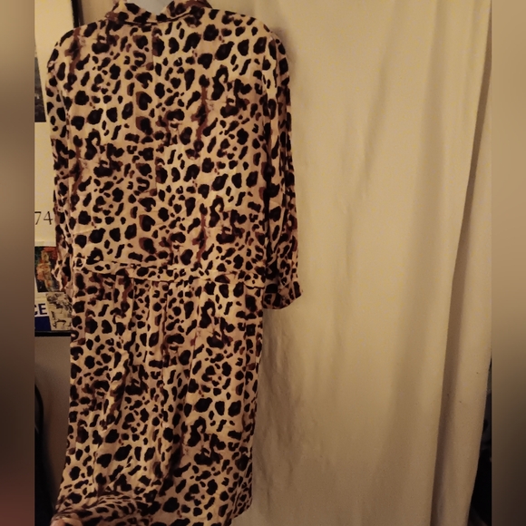 NWT "Dex Plus" Leopard button up bottom flare dress. - Picture 8 of 9
